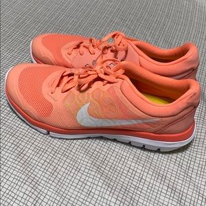 Women’s Orange Nike Sneakers with Fitsole Size 8.5